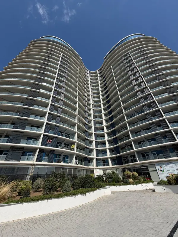 Satılır 4 otaqlı mənzil 245 m²