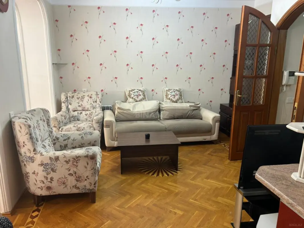 Satılır 4 otaqlı mənzil 130 m²