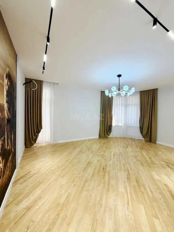 Satılır 3 otaqlı mənzil 125 m²
