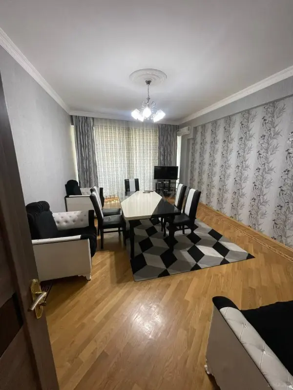 Kirayə verilir 2 otaqlı mənzil 100 m²