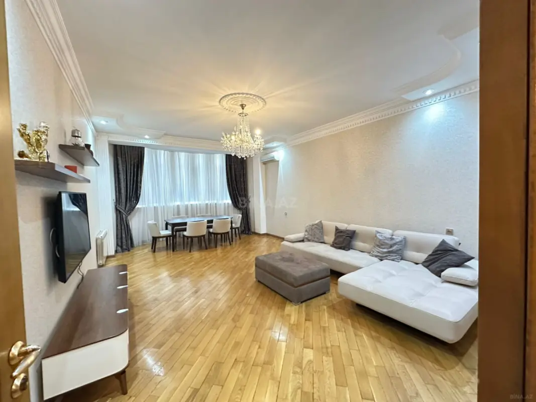 Satılır 4 otaqlı mənzil 175 m²