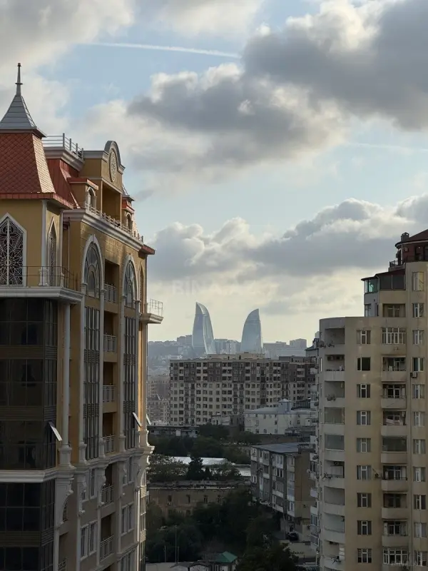 Satılır 2 otaqlı mənzil 78 m²