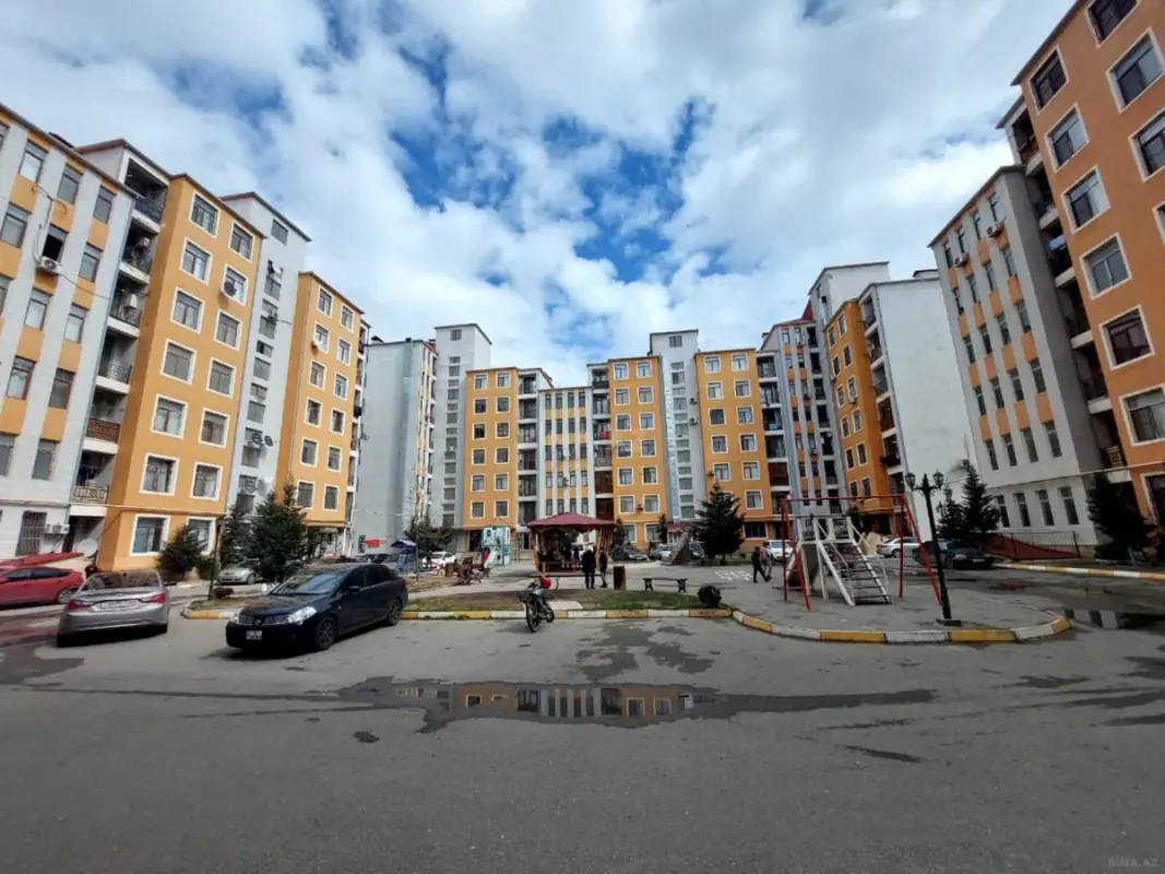 Satılır 3 otaqlı mənzil 122 m²