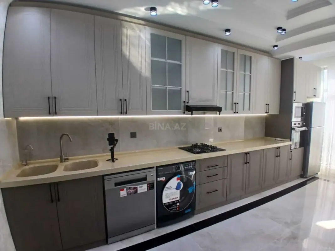 Satılır 3 otaqlı mənzil 130 m²
