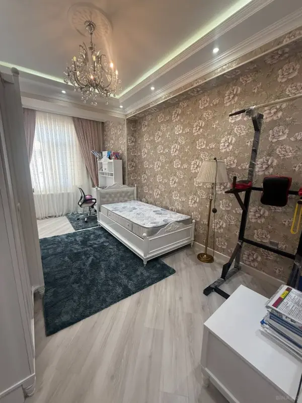 Kirayə verilir 4 otaqlı mənzil 175 m²