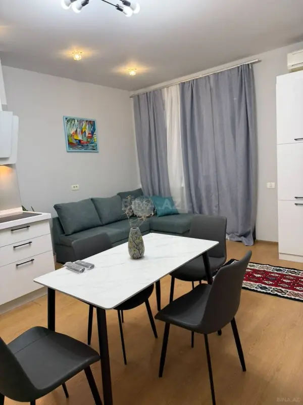 Kirayə verilir 3 otaqlı mənzil 130 m²