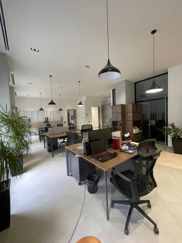 Kirayə verilir 3 otaqlı ofis 122 m²