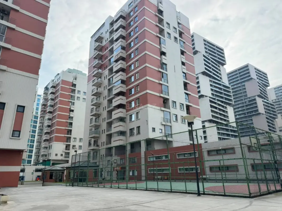 Satılır 3 otaqlı mənzil 141 m²
