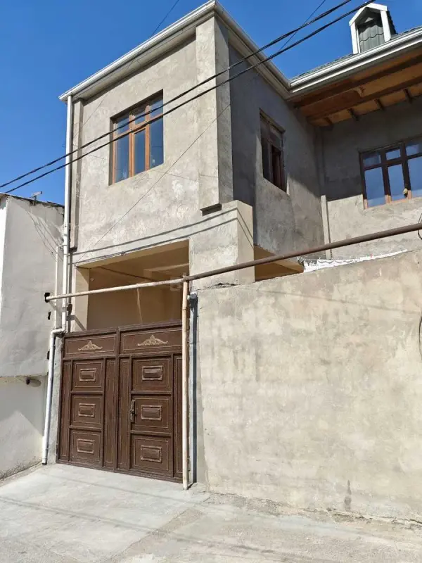 Satılır 8 otaqlı həyət evi 240 m²