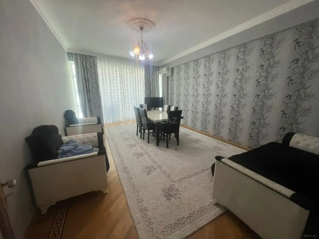 Kirayə verilir 2 otaqlı mənzil 105 m²