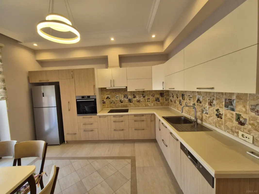 Kirayə verilir 3 otaqlı mənzil 130 m²