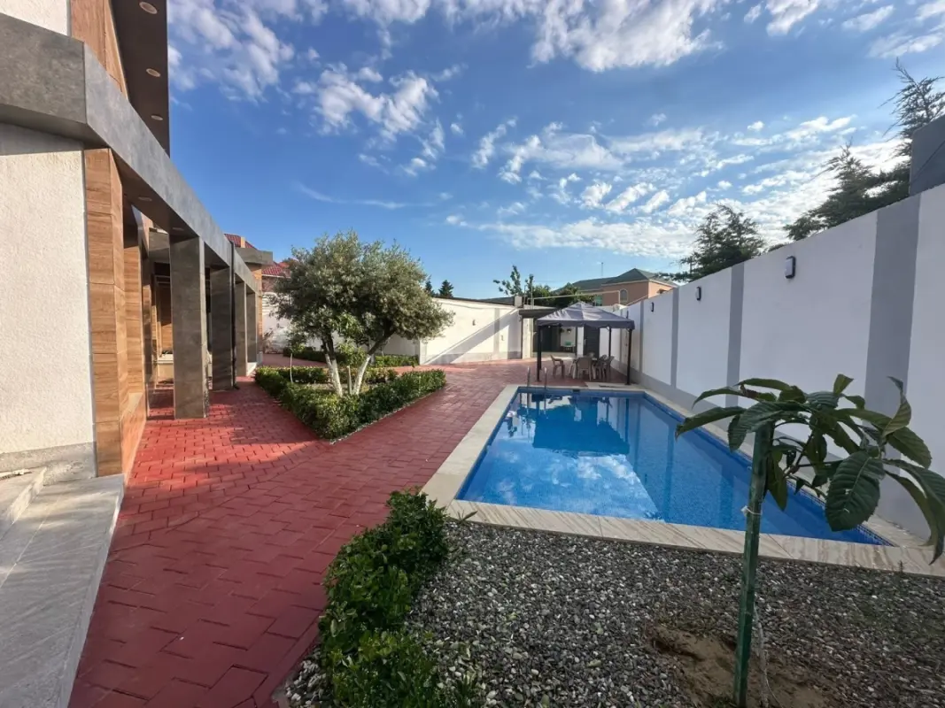 Kirayə verilir 5 otaqlı həyət evi 200 m²