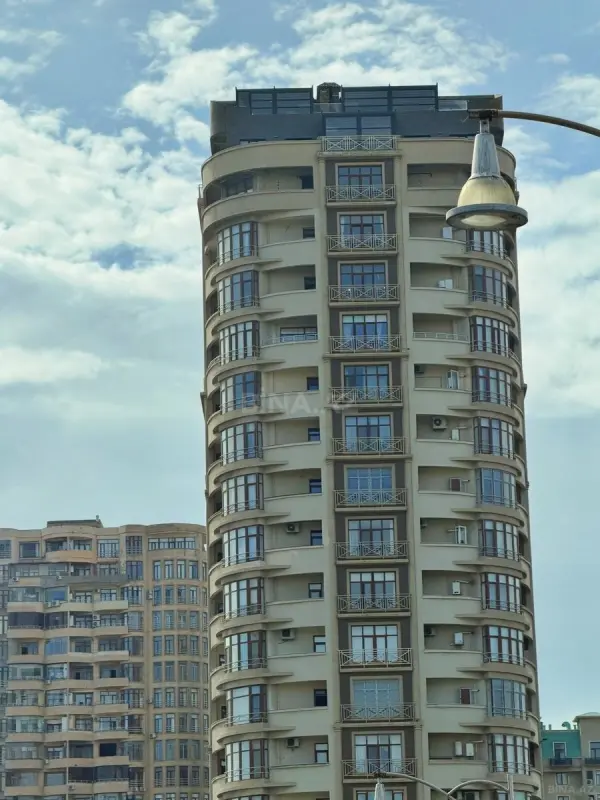 Satılır 3 otaqlı mənzil 140 m²