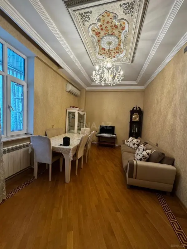 Satılır 2 otaqlı mənzil 90 m²