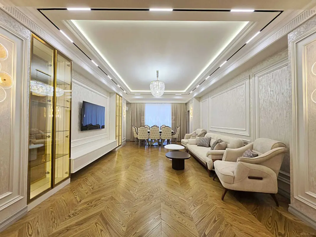 Satılır 4 otaqlı mənzil 233 m²