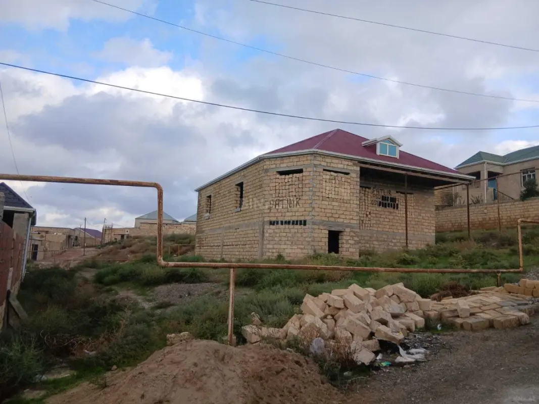 Satılır 5 otaqlı həyət evi 140 m²