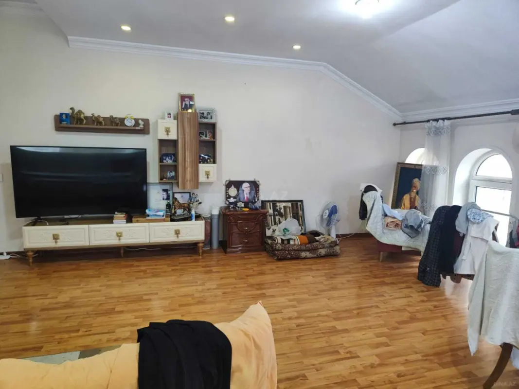 Satılır 4 otaqlı mənzil 185 m²