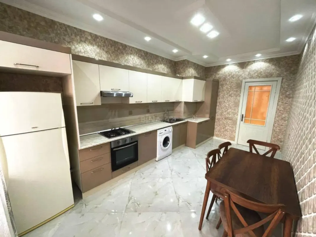 Kirayə verilir 2 otaqlı mənzil 120 m²