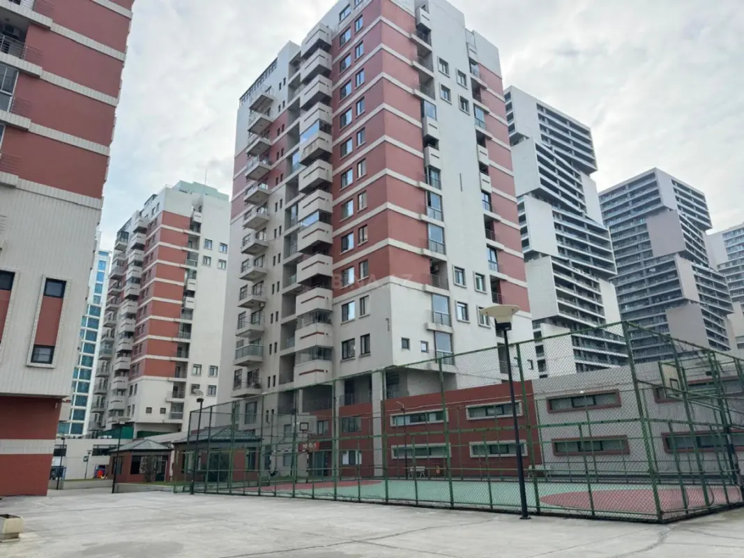 Satılır 3 otaqlı mənzil 141 m²