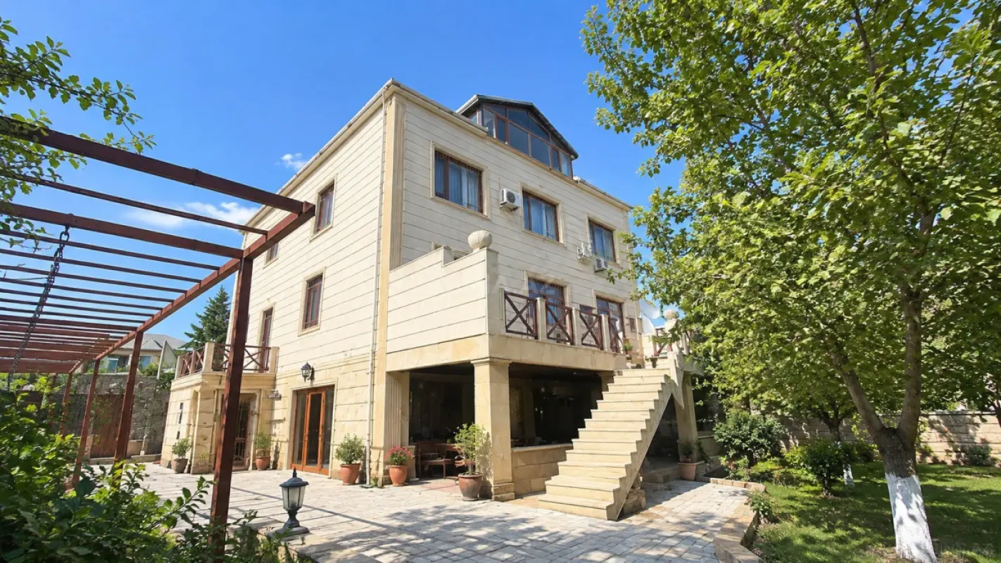Satılır 6 otaqlı həyət evi 300 m²