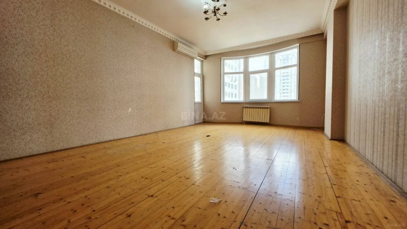Satılır 3 otaqlı mənzil 128 m²