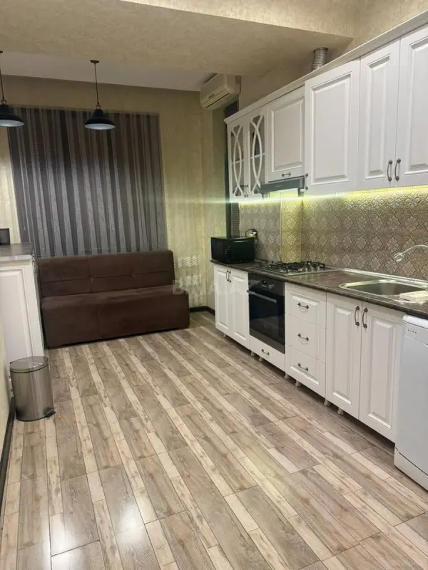 Satılır 2 otaqlı mənzil 94 m²