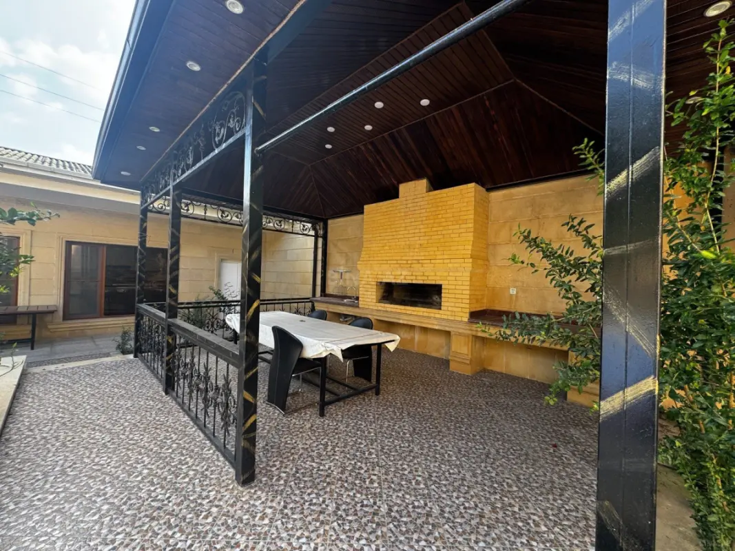 Satılır 5 otaqlı həyət evi 450 m²