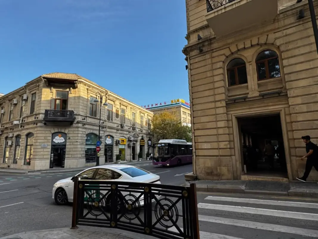 Satılır 2 otaqlı mənzil 100 m²