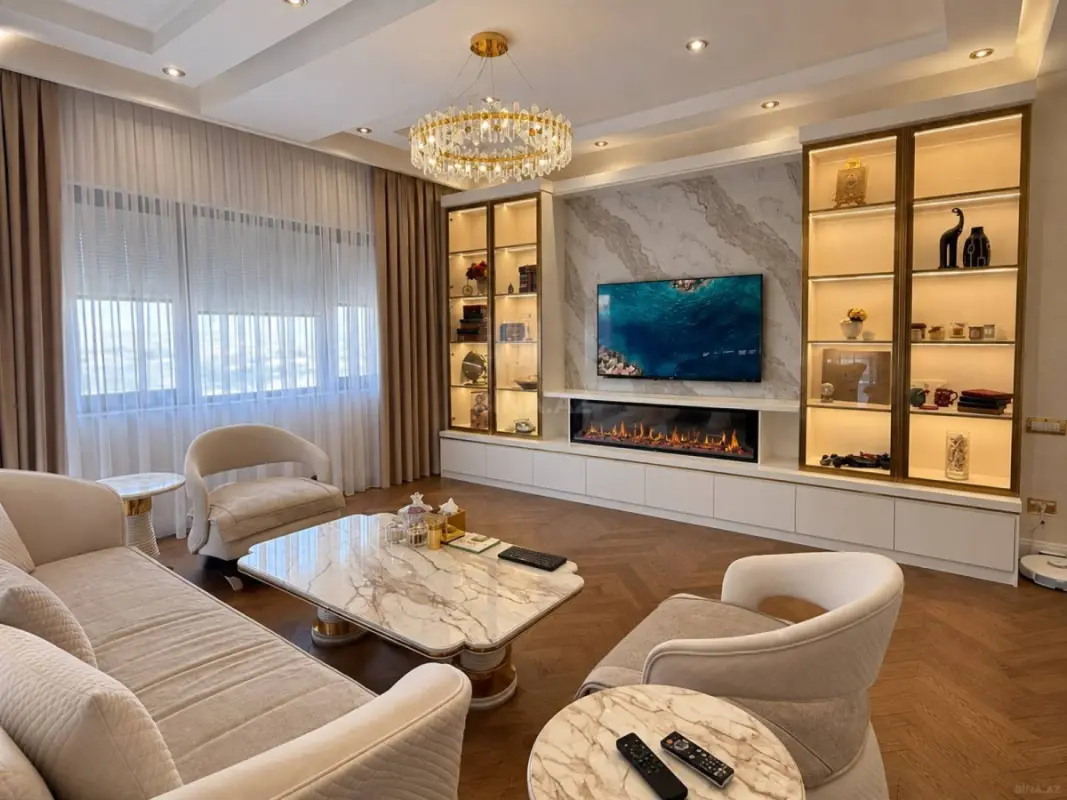 Satılır 4 otaqlı mənzil 185 m²