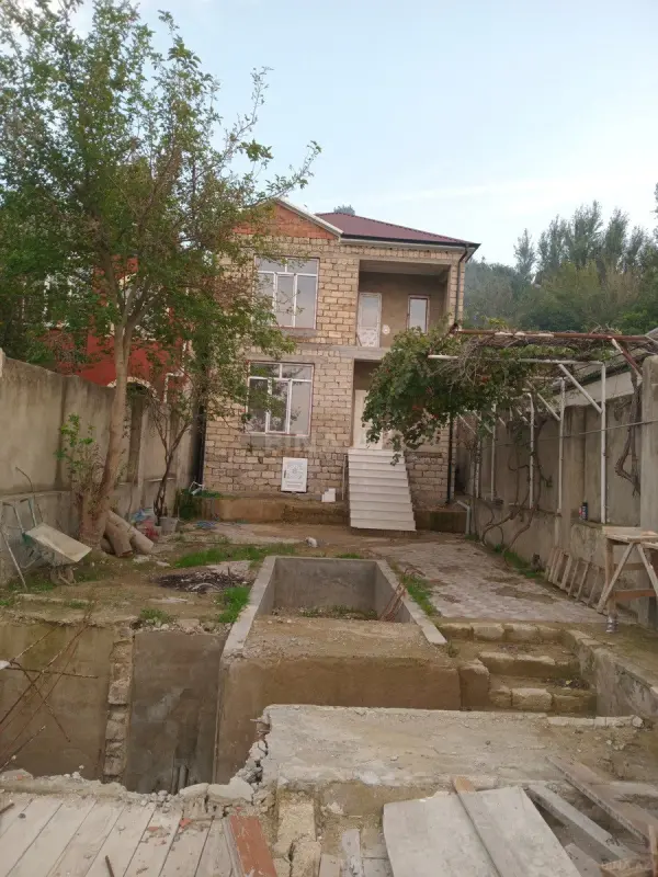 Satılır 5 otaqlı həyət evi 210 m²