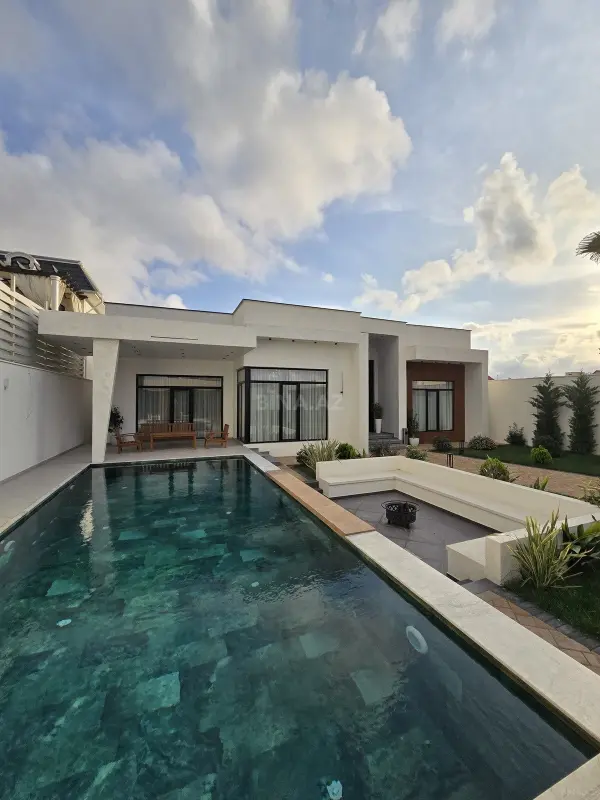 Satılır 5 otaqlı həyət evi 220 m²