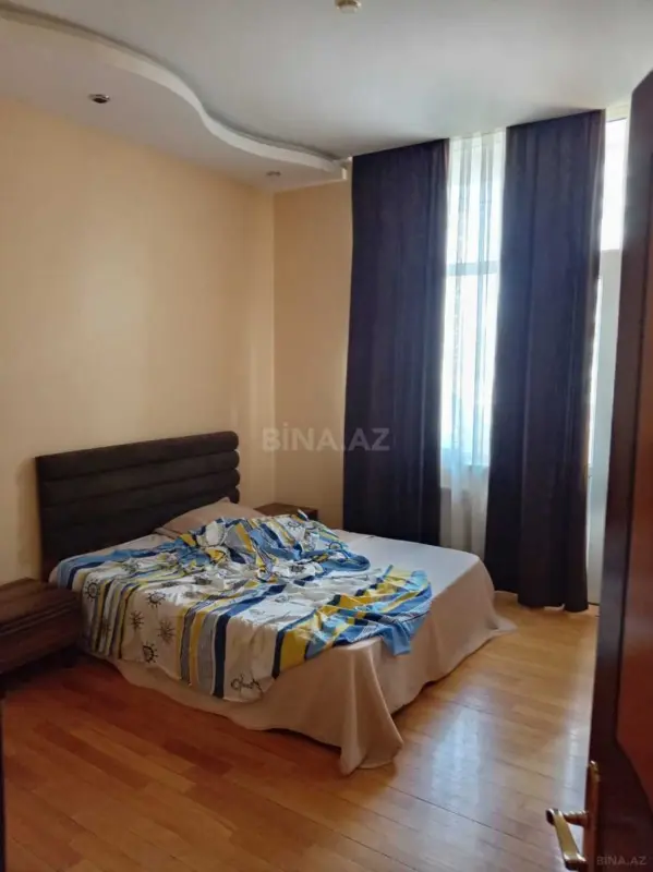 Kirayə verilir 3 otaqlı mənzil 121 m²