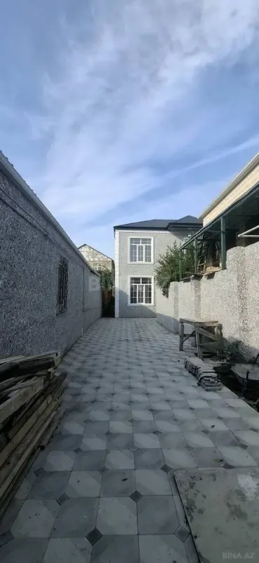 Satılır 6 otaqlı həyət evi 240 m²