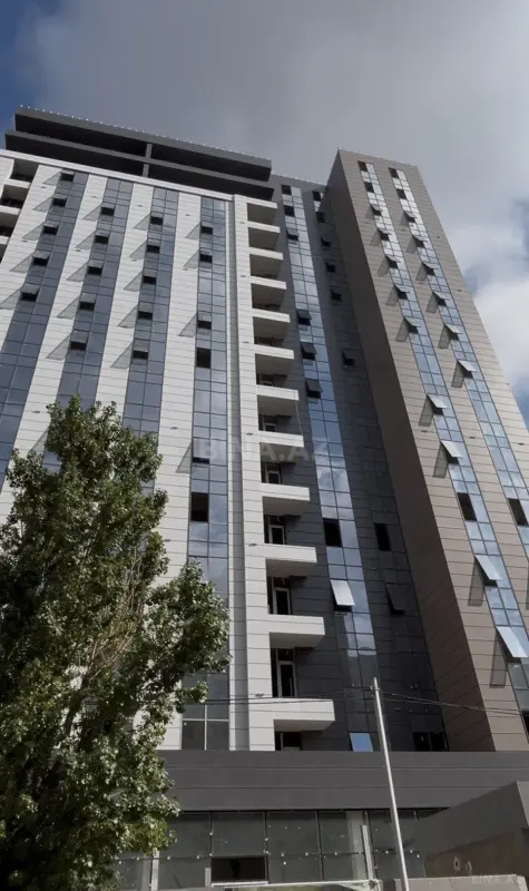 Satılır 5 otaqlı mənzil 167 m²