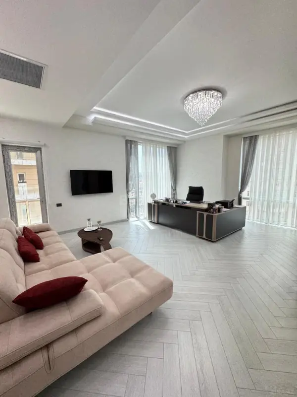 Satılır 3 otaqlı mənzil 114 m²