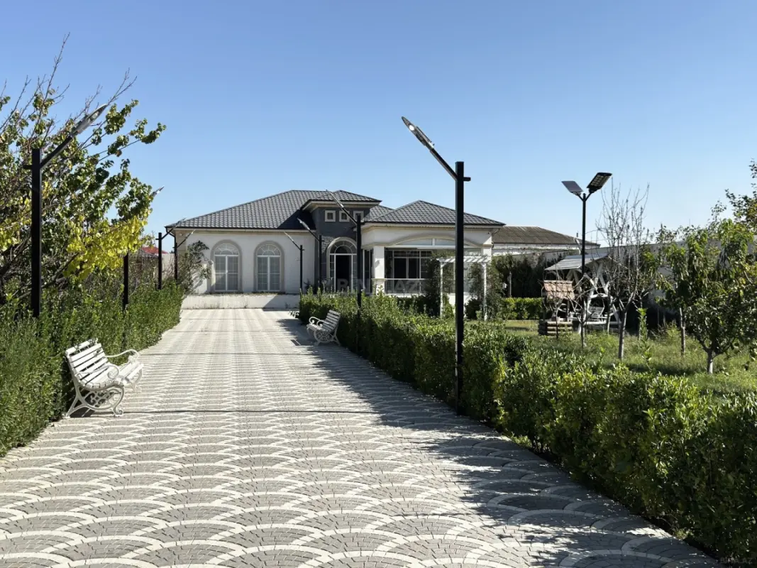 Satılır 5 otaqlı həyət evi 200 m²
