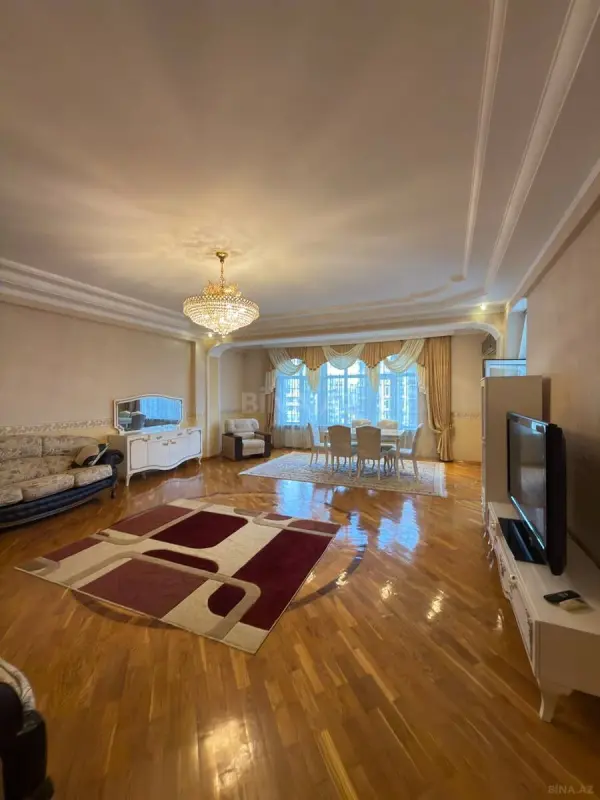 Satılır 5 otaqlı mənzil 250 m²