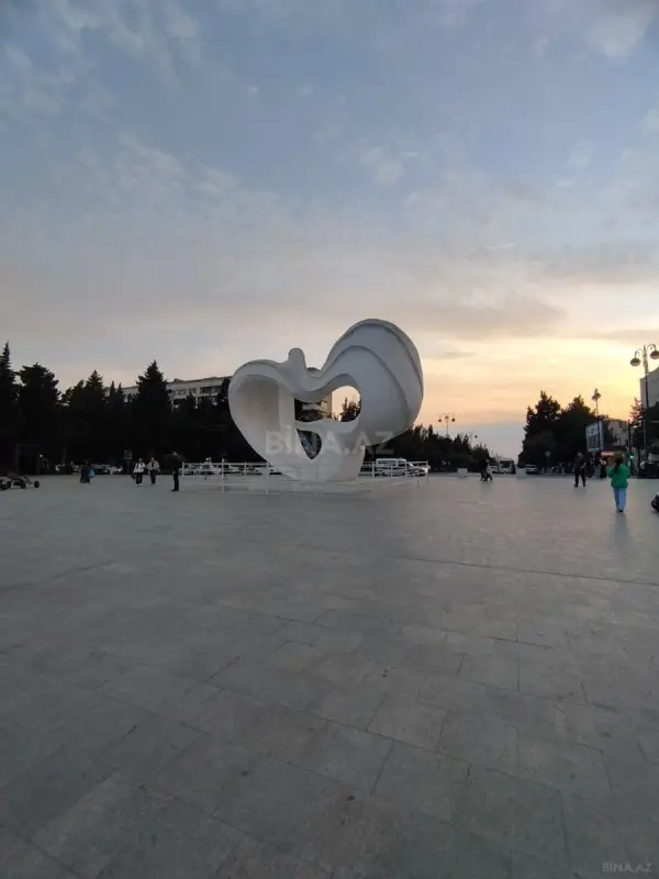 Satılır obyekt 1330 m²