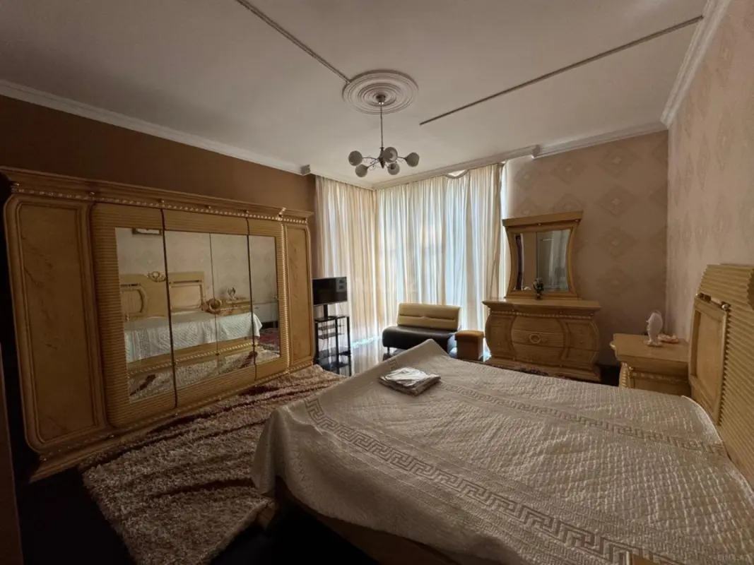Satılır 3 otaqlı mənzil 141 m²