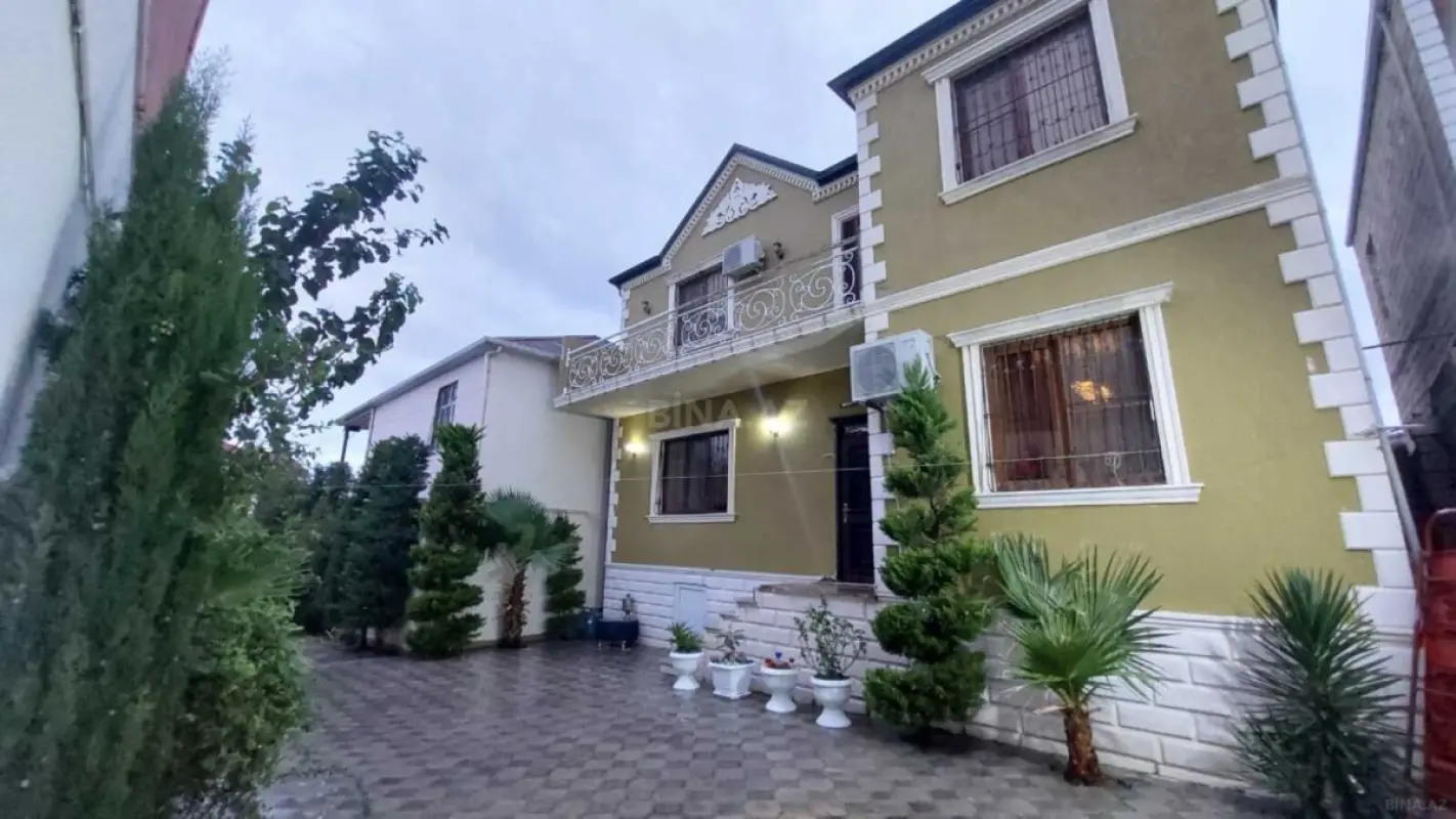 Satılır 5 otaqlı həyət evi 200 m²