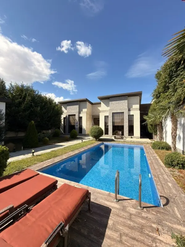 Satılır 5 otaqlı həyət evi 200 m²