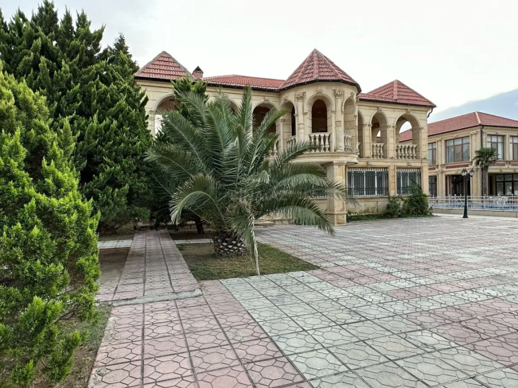 Kirayə verilir 10 otaqlı həyət evi 600 m²