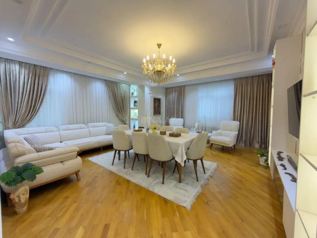 Satılır 3 otaqlı mənzil 138 m²