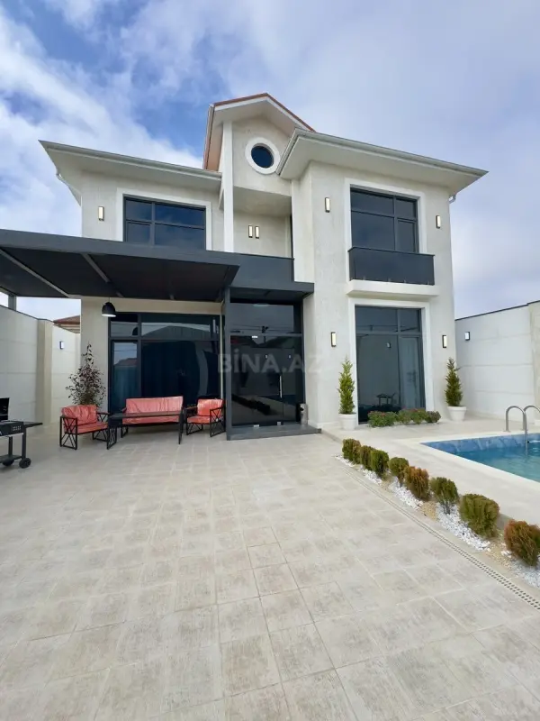 Satılır 5 otaqlı həyət evi 240 m²