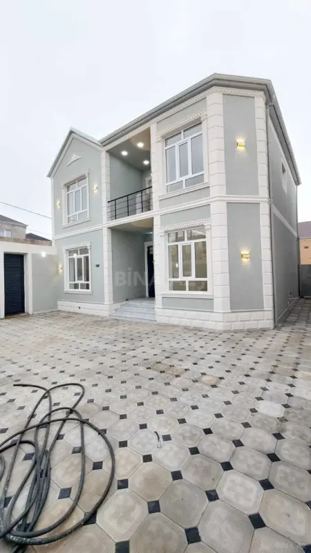 Satılır 6 otaqlı həyət evi 200 m²
