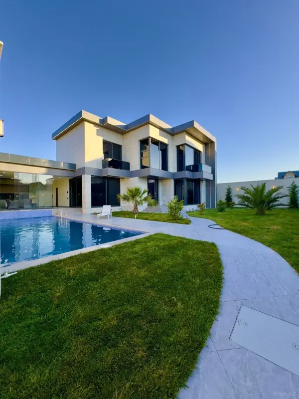 Satılır 5 otaqlı həyət evi 300 m²
