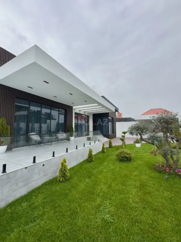 Satılır 5 otaqlı həyət evi 250 m²