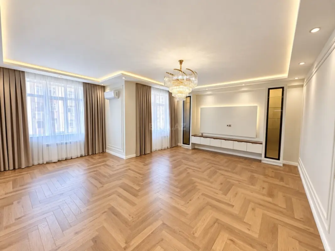 Satılır 4 otaqlı mənzil 136 m²