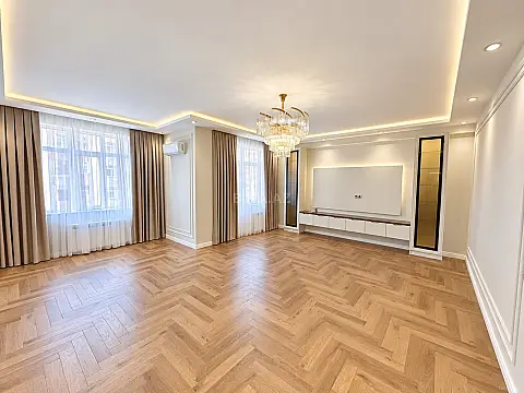 Satılır 4 otaqlı mənzil 136 m² — Bakı, İnşaatçılar 4 otaq 136.00 m²