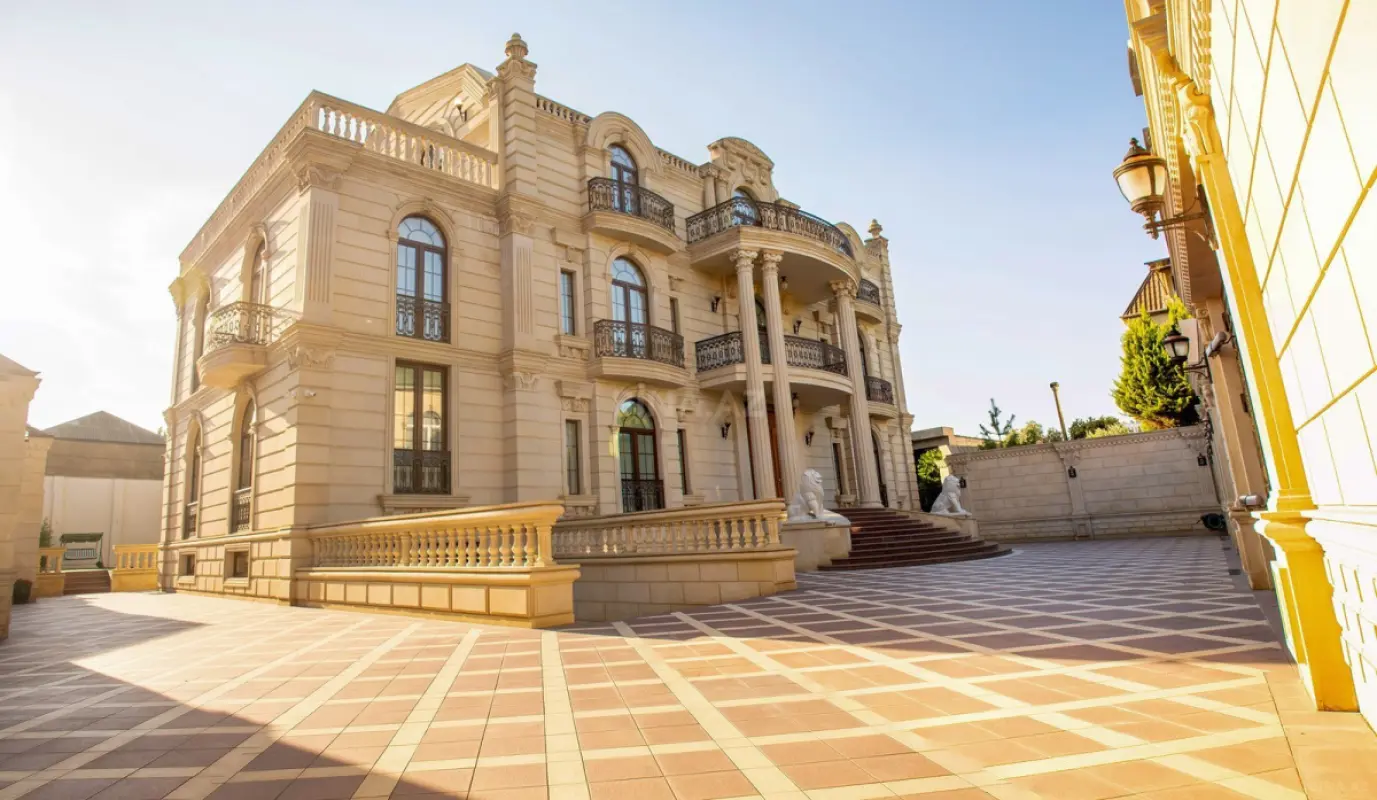 Satılır 8 otaqlı həyət evi 1000 m²